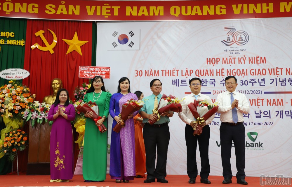 Meeting to celebrate 30th anniversary of Vietnam - Korea diplomatic ties 