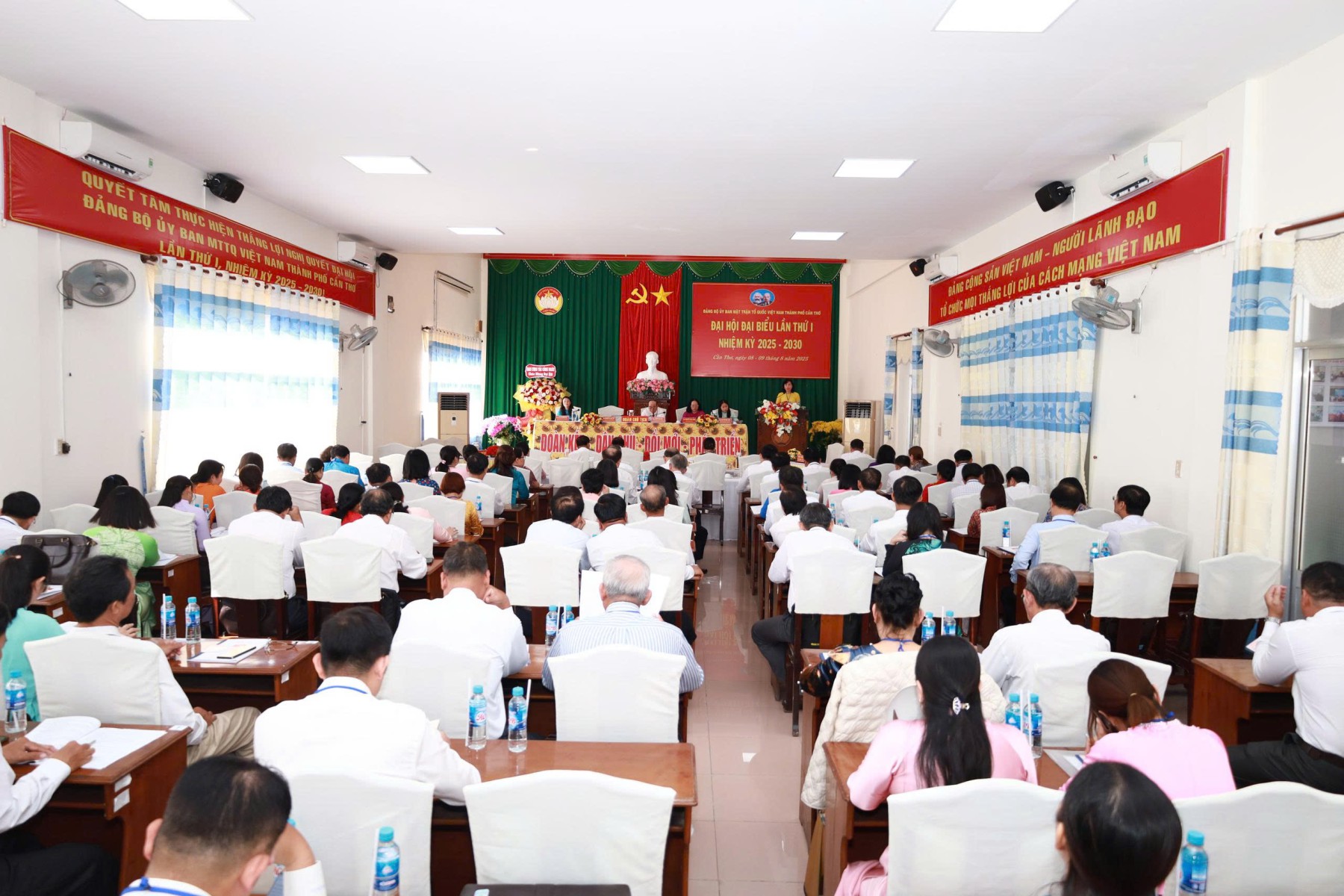 //mattrancantho.vn/files/images/2025/C%E1%BA%A5p%20TP/2025_8_8_DHDANG1.jpg